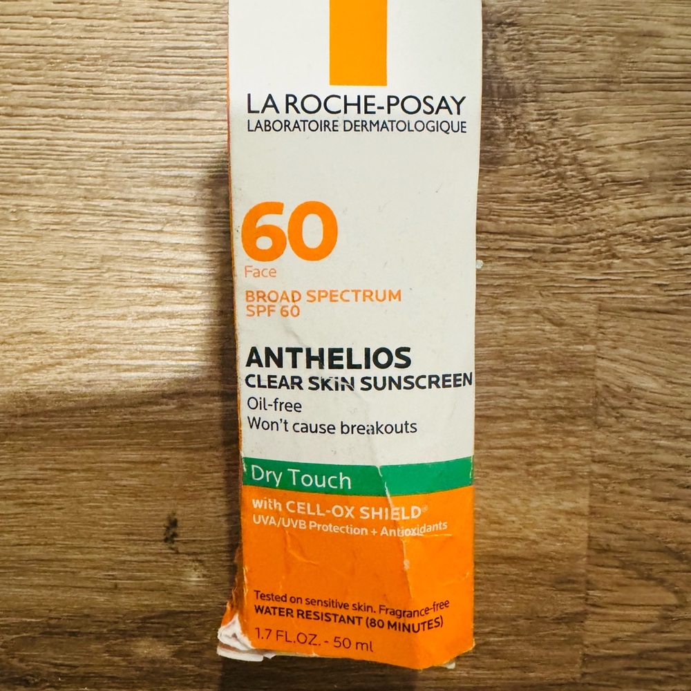 La Roche-Posay Anthelios Clear Skin Sunscreen SPF 60